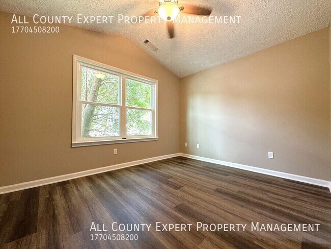 Building Photo - 2657 Laurel Ln NW