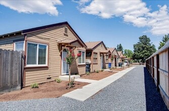 Building Photo - 933 Hackberry Ave