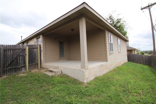 Building Photo - 1528 Haynie Bend