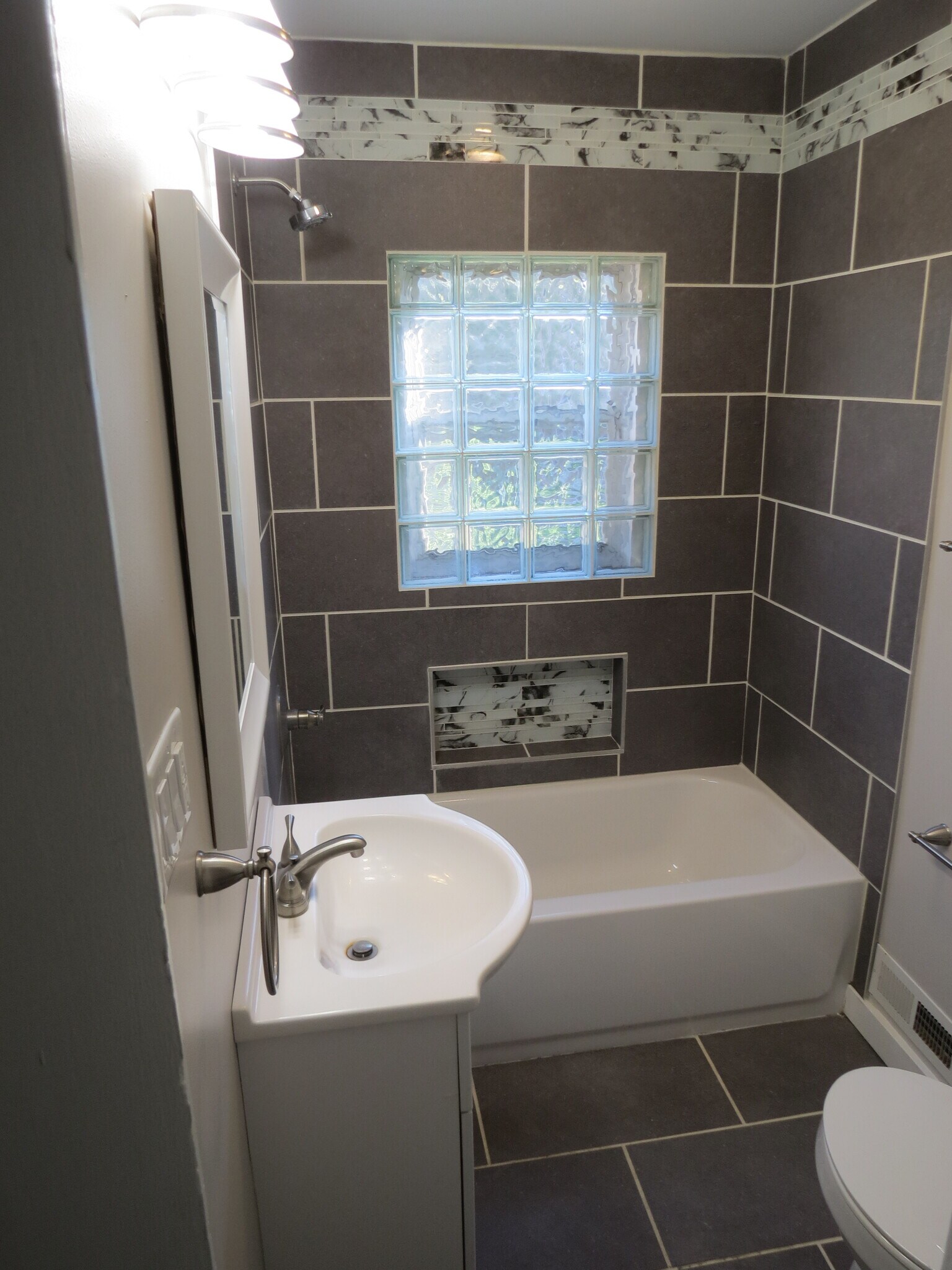 1st Floor Full Bath - 1532 N College Ave