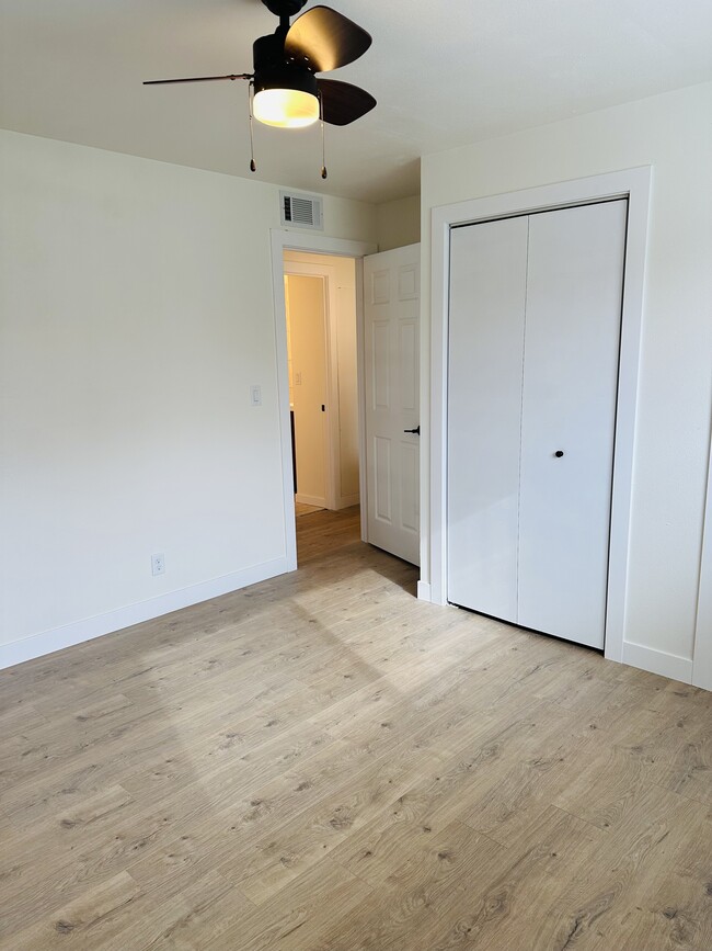 Building Photo - 2810 Willow Dr