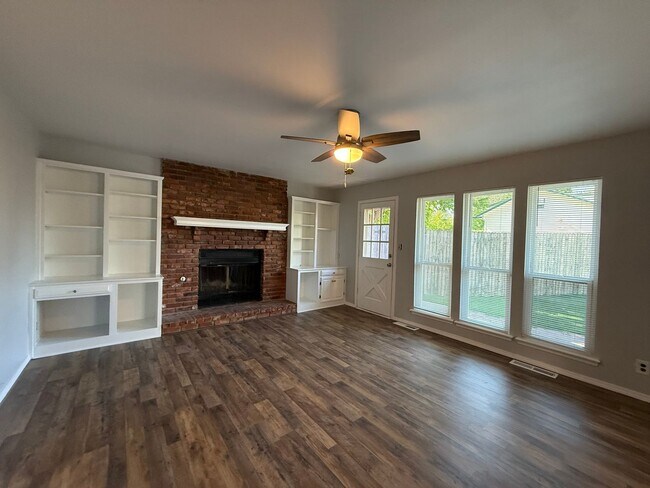 Building Photo - Nice 3 bedroom 2.5 bath near Jenks HS
