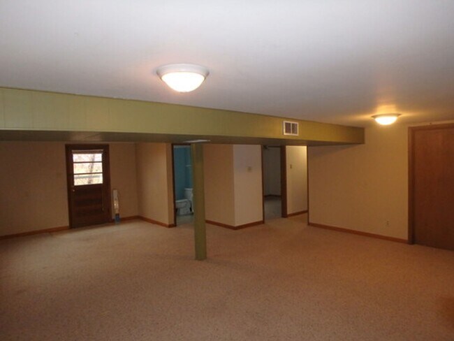 Building Photo - 2300 N Semon Rd