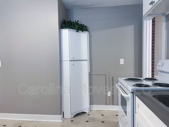 Building Photo - 211 N Pliney Cir