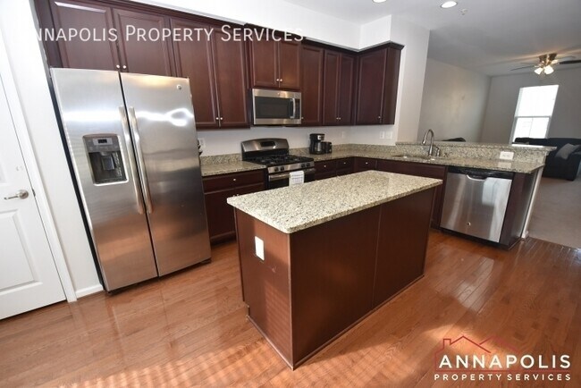 Building Photo - 619 Ravenwood Dr