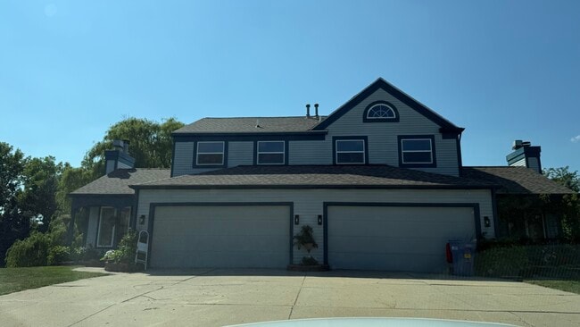 Primary Photo - 2057 Eastcastle Dr SE