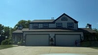 Building Photo - 2057 Eastcastle Dr SE