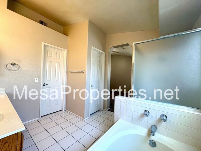 Building Photo - 14383 La Crescenta Ave