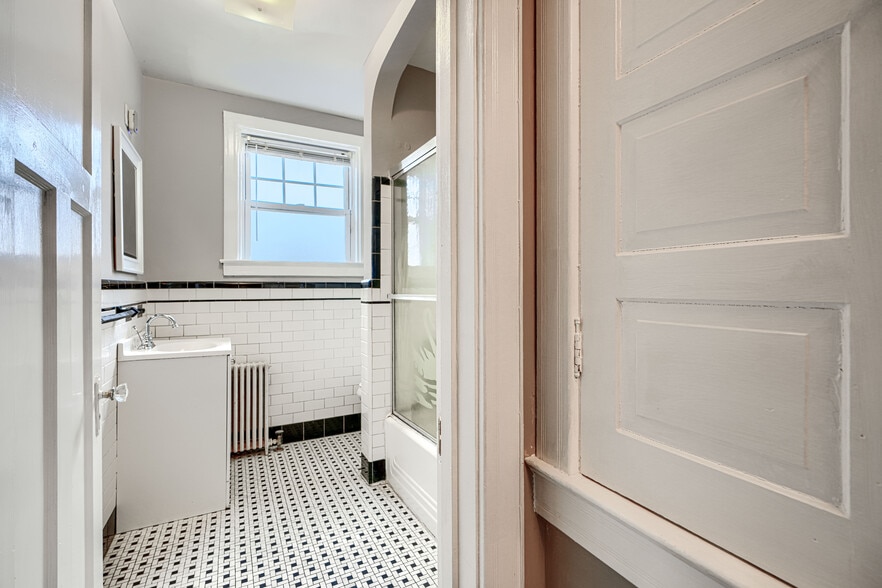 Bathroom - 4243 Shamrock Ave