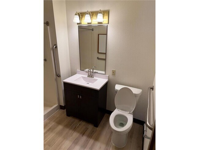 Building Photo - 609 Main St S