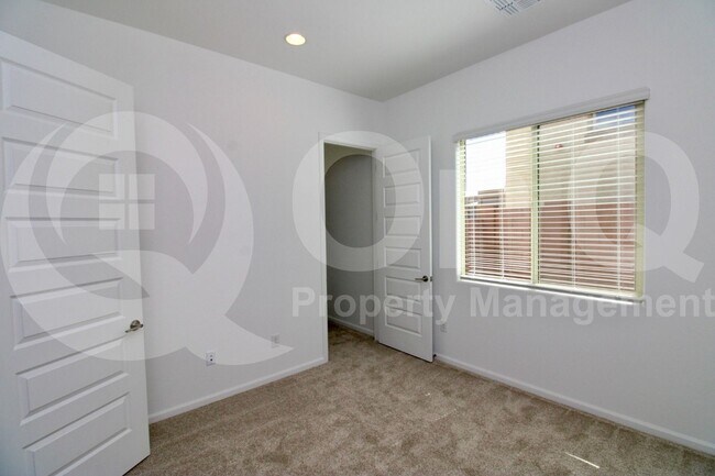 Building Photo - 7924 S Desert Indigo Dr