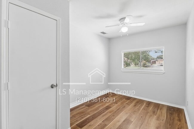 Building Photo - 3118 Bear Springs Dr