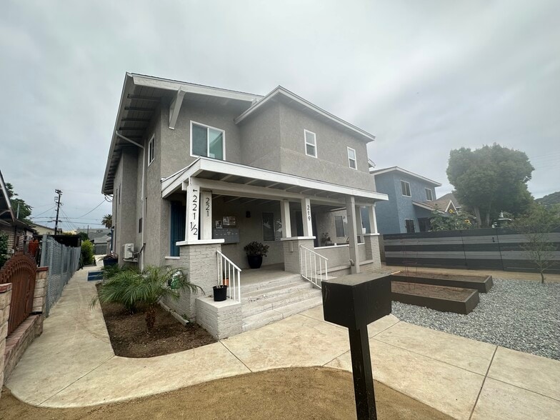 Building Photo - 219 N Ave 54