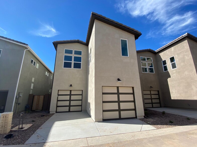 Building Photo - 1312 N Zane Dr