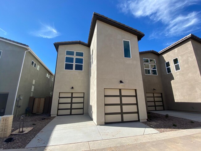 Building Photo - 1312 N Zane Dr