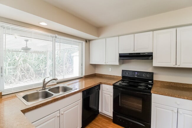 Building Photo - 323 SE 47th St