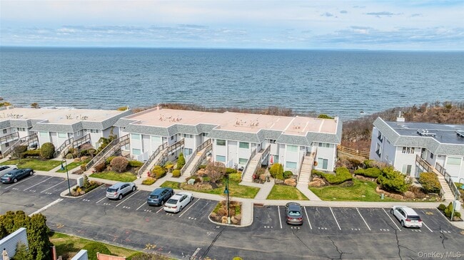 Building Photo - 801 Bluffs Dr N