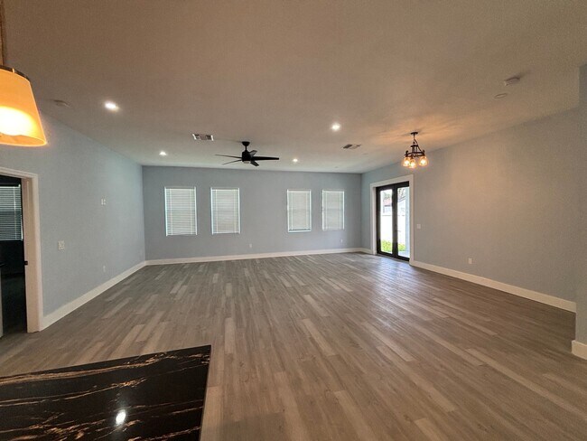 Building Photo - 6051 82nd Terrace N