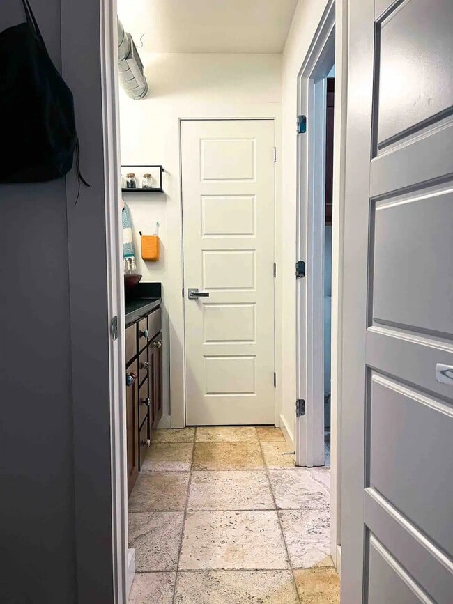Building Photo - "Charming 2-Bed, 1.5-Bath Condo with Grani...