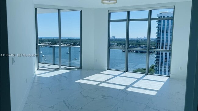 Building Photo - 17301 Biscayne Blvd