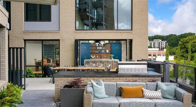 Building Photo - 400 Bishop St NW