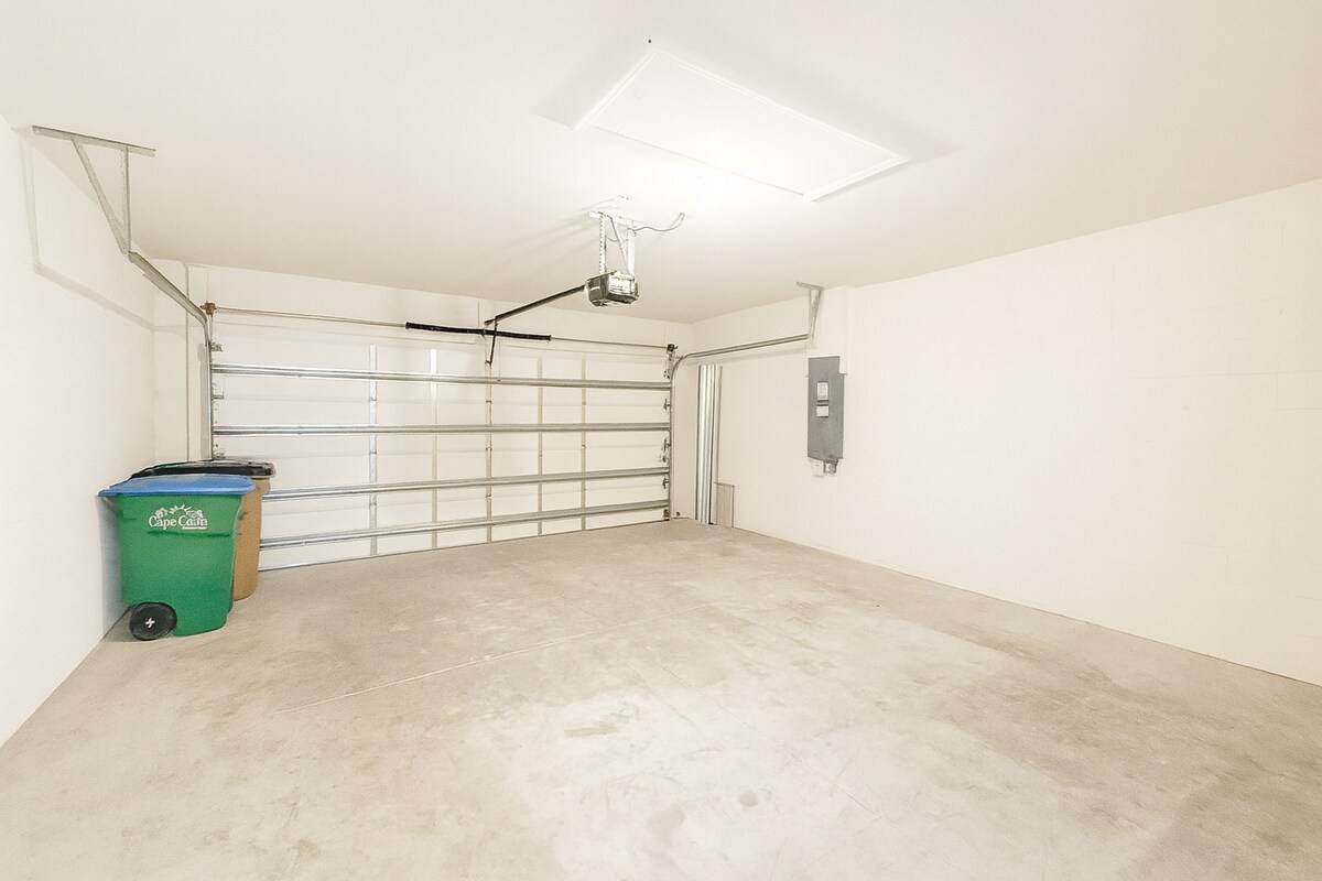 Building Photo - 211 NE 20th St