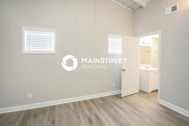 Building Photo - 3 Bedroom Pet-Friendly Home in Kansas City...