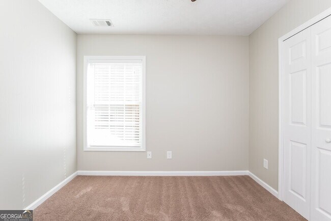 Building Photo - 303 Stone Valley Xin