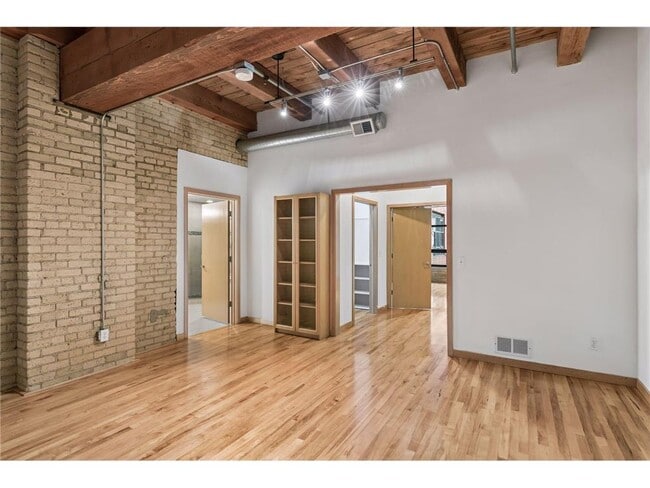 Building Photo - 607 Washington Ave S