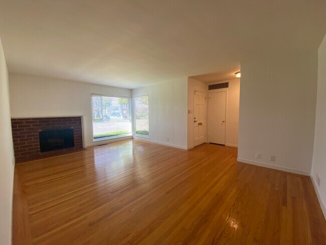 Building Photo - 2101 Trousdale Dr