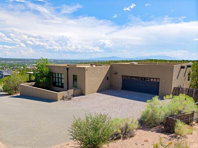 Building Photo - 875 Camino Francisca