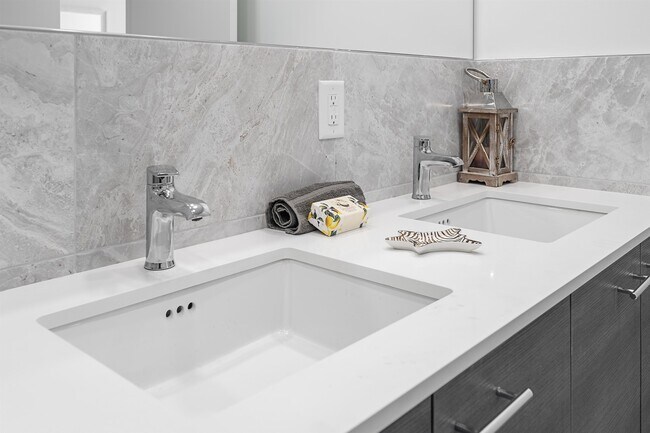 Building Photo - 418 Palisade Ave