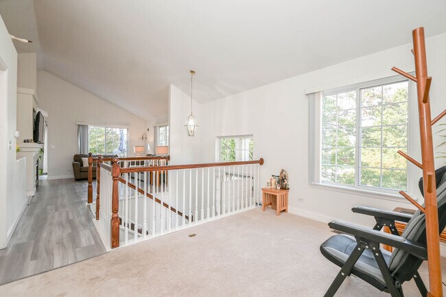 Building Photo - 714 S Rosehall Ln