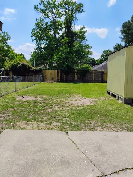 Building Photo - 832 Holt Dr