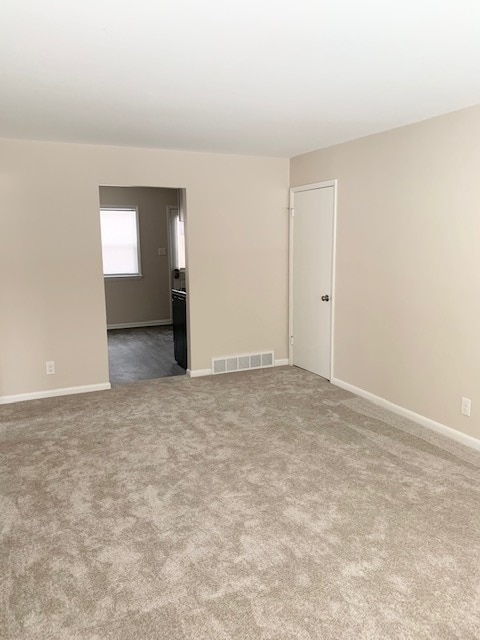 Building Photo - 240 W Laflin Ave