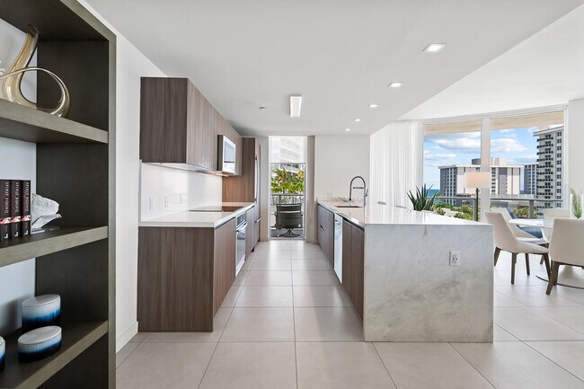 Building Photo - 401 N Birch Rd