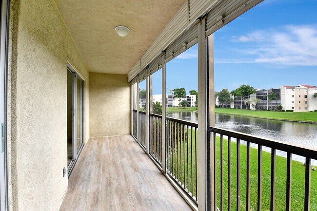 Building Photo - 14360 Strathmore Ln