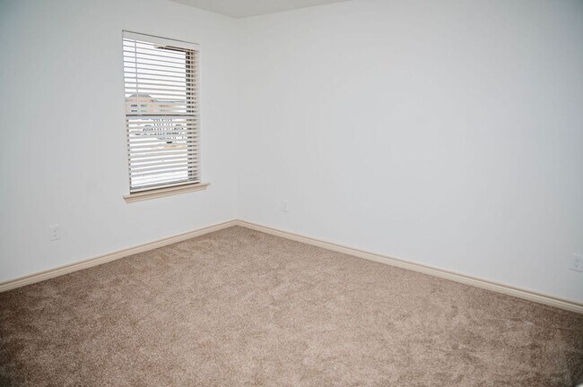 Building Photo - Modern Comfort in Lee High School District...