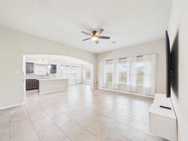 Building Photo - 721 Rim Water Dr