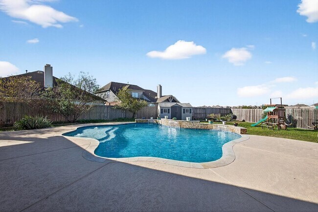 Building Photo - 6272 N Fawnlake Dr