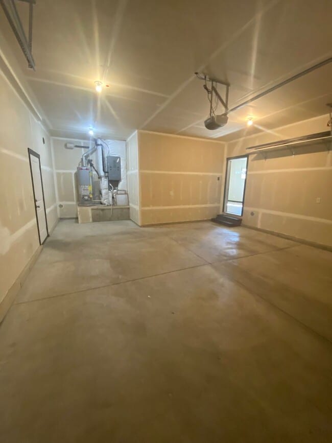 Building Photo - SINGLE FAMILY HOME IN THE FOX TAIL SUBDIVISION (APP#148)