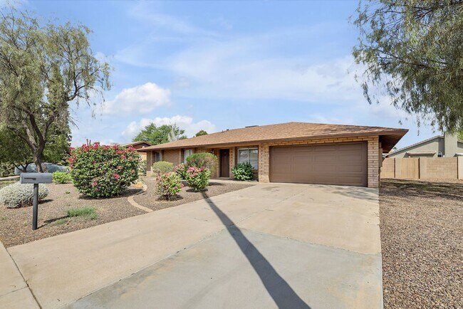 Building Photo - Gorgeous 4-Bedroom Home in Prime 85254 Loc...