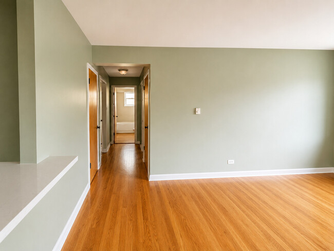 Building Photo - 837 Lathrop Ave