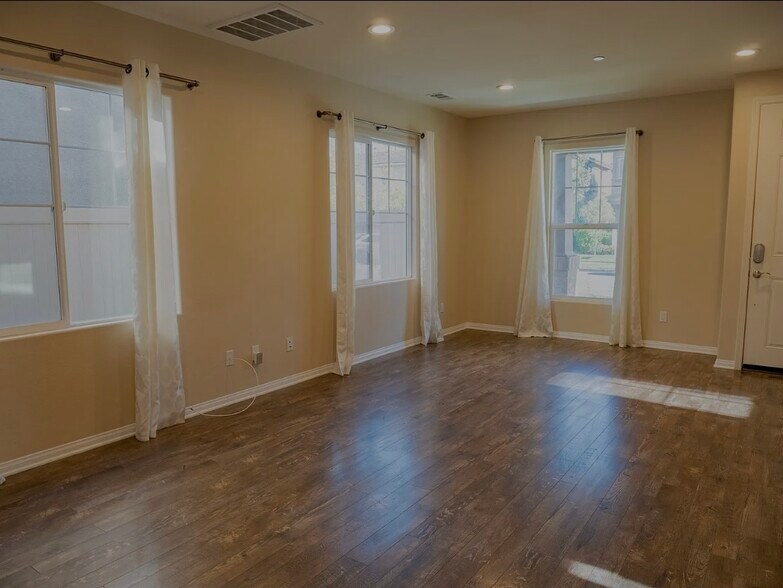 Building Photo - 520 Nile River Dr