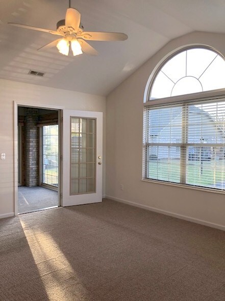 Building Photo - 5250 Coventry Ln
