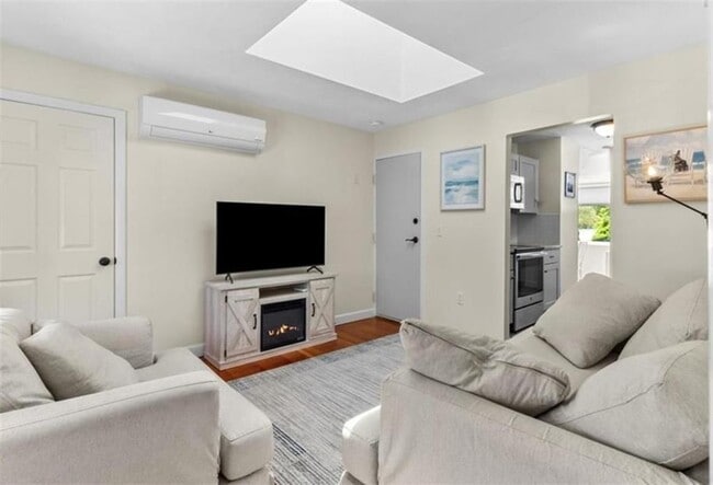 Building Photo - 30 Brown St