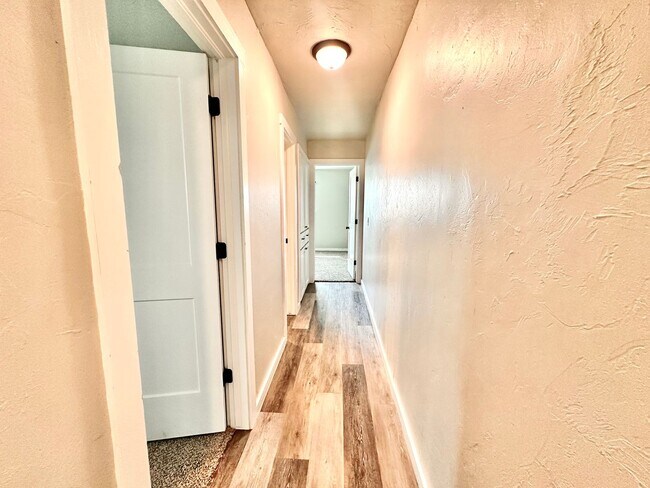 Building Photo - 4 Bed Spacious Midwest city House