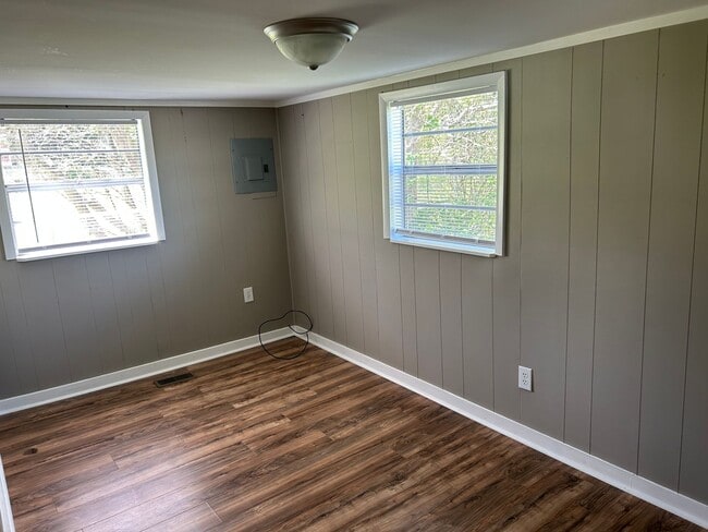 Building Photo - 1415 Hatcher Ave SE