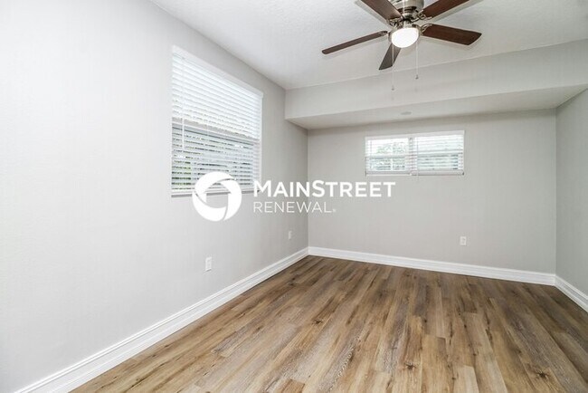 Building Photo - 3 Bedroom Pet-Friendly Home in LEESBURG, FL with Main Street Renewal