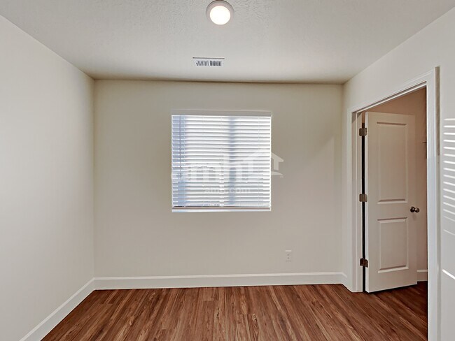 Building Photo - 1321 Rickshaw Ln